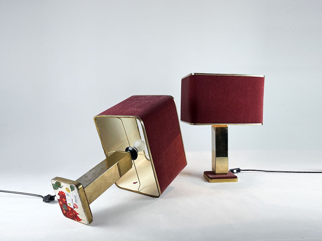 Foto Luxurious French Golden Table Lamp with Bordeaux Red Velvet Shade h54