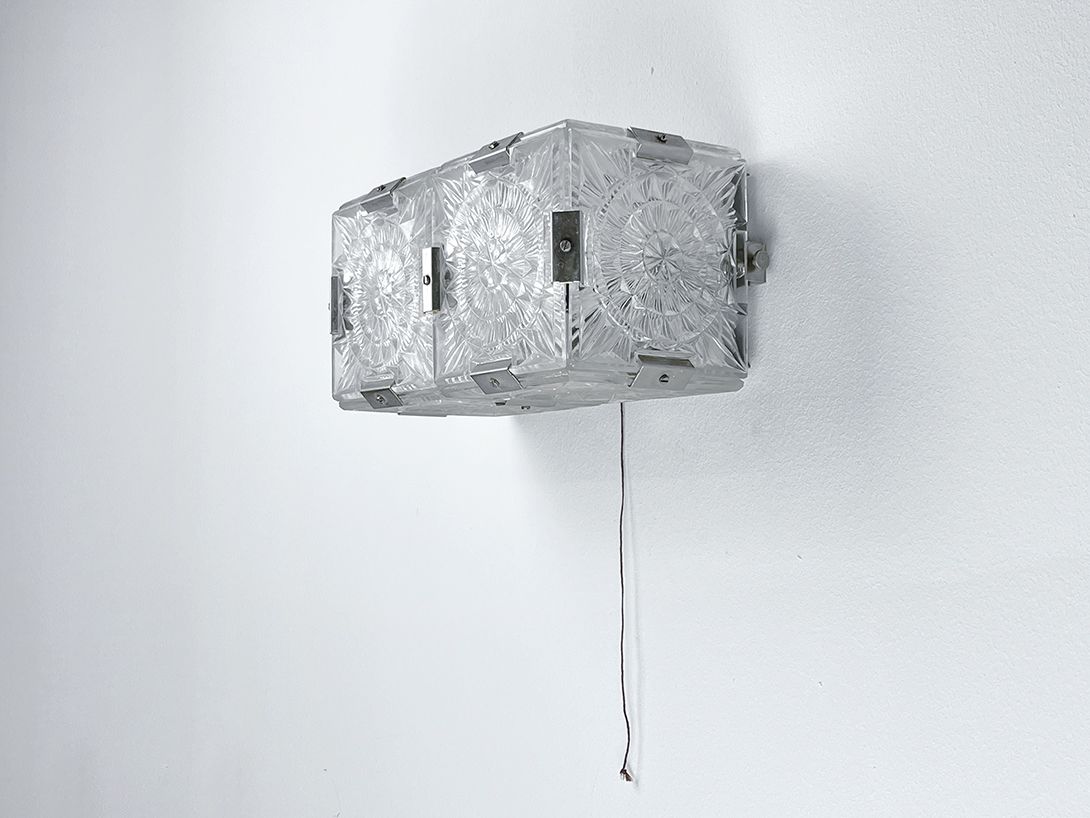 Foto Czechoslovakian Crystal Wall Lamp by Kamenický Šenov, 1970s