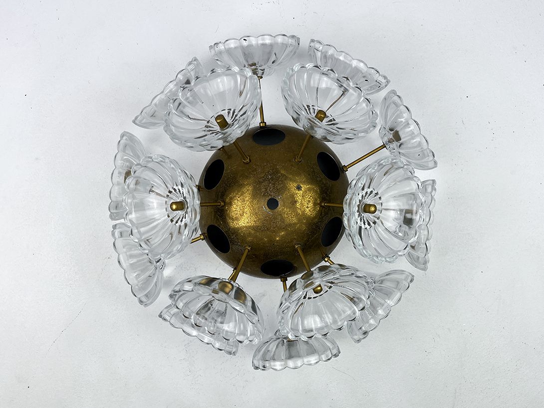 Foto Iconic GDR Space-Age Wall Lamp &#8220;Pusteblume&#8221; with Golden Centerpiece, 1960s