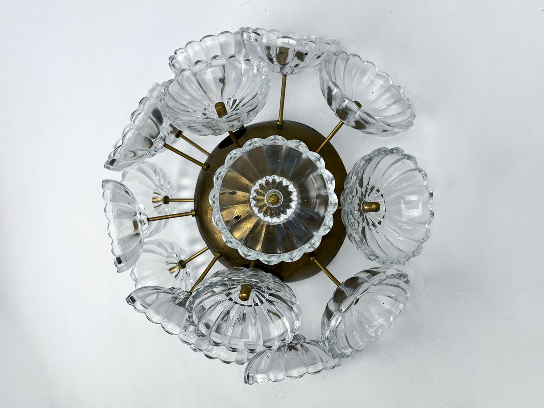 Foto Iconic GDR Space-Age Wall Lamp &#8220;Pusteblume&#8221; with Golden Centerpiece, 1960s