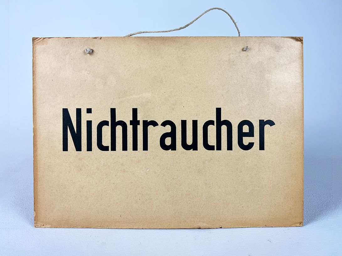 Foto Hanging Sign Raucher/Nichtraucher Cardboard Berlin 1950 h25