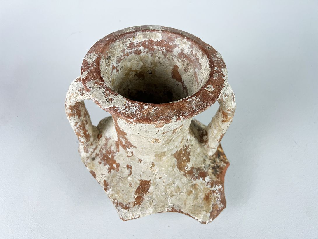Foto Antique Top of Amphora on Stand h24