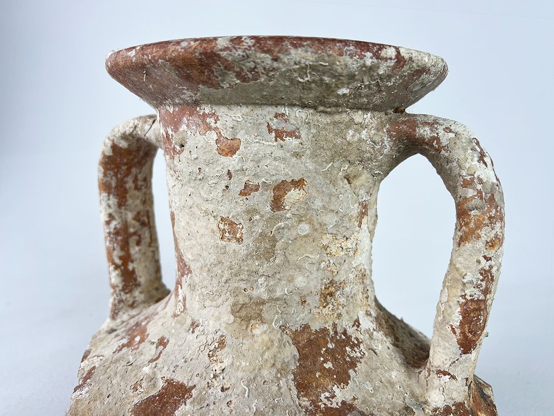 Foto Antique Top of Amphora on Stand h24