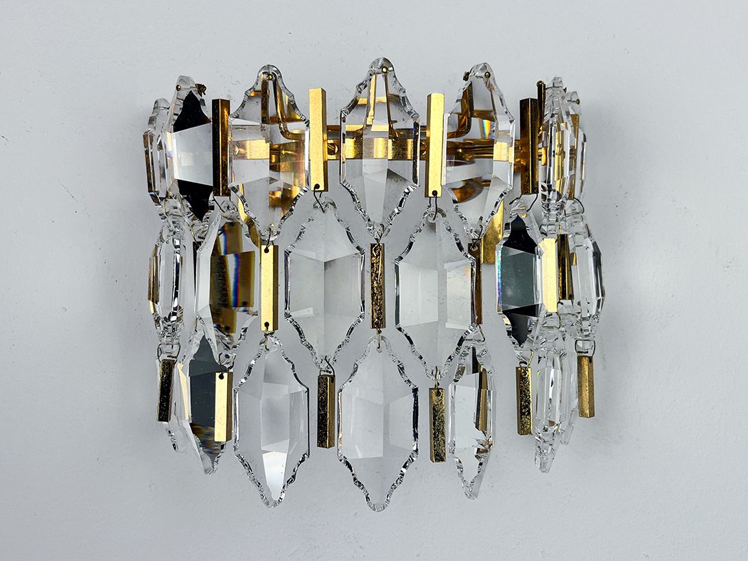Foto German Gold-Plated Brass and Crystal Glass Wall Lamp by Palwa, 1970s