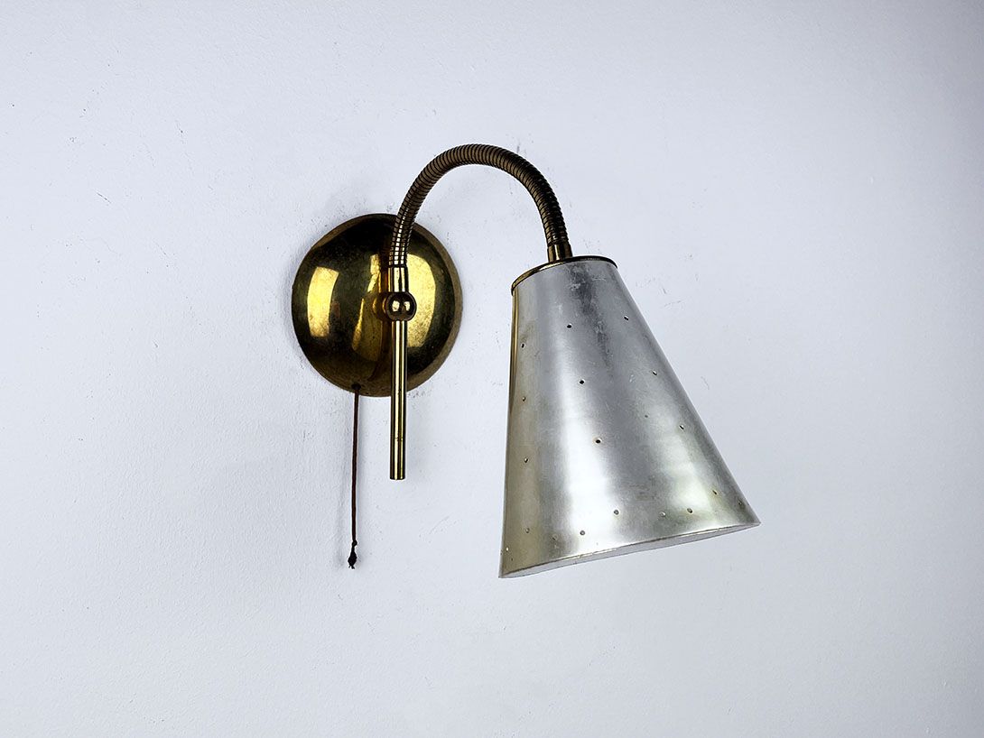 Foto 1960s Regency Brassy Wall Lamp with Silver Shade h17