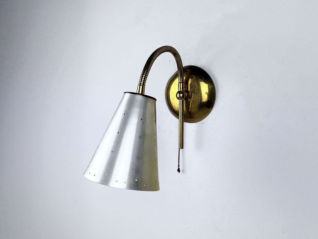 Foto 1960s Regency Brassy Wall Lamp with Silver Shade h17