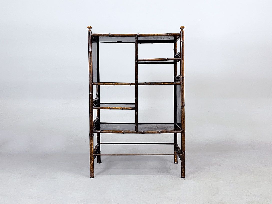 Foto Chinese Bamboo Shelf with Beautiful Carved Bird Details h100