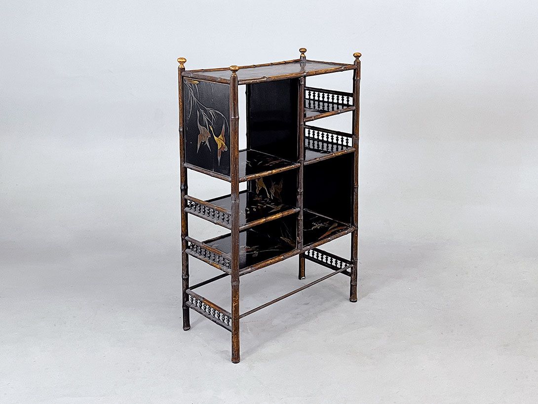 Foto Chinese Bamboo Shelf with Beautiful Carved Bird Details h100