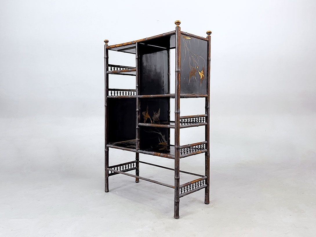 Foto Chinese Bamboo Shelf with Beautiful Carved Bird Details h100