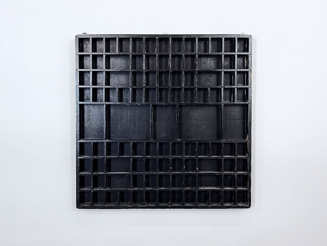 Foto Black Antique Type Case Letter Press Tablet with Wall Hangers h97