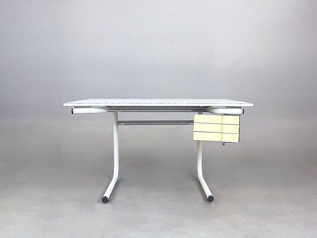 Foto White Joe Colombo Space Age Pupil Desk Craft Table Italy 1970s
