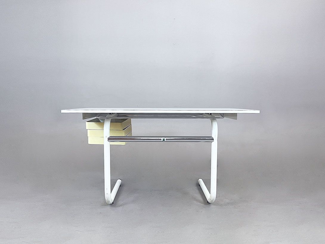 Foto White Joe Colombo Space Age Pupil Desk Craft Table Italy 1970s