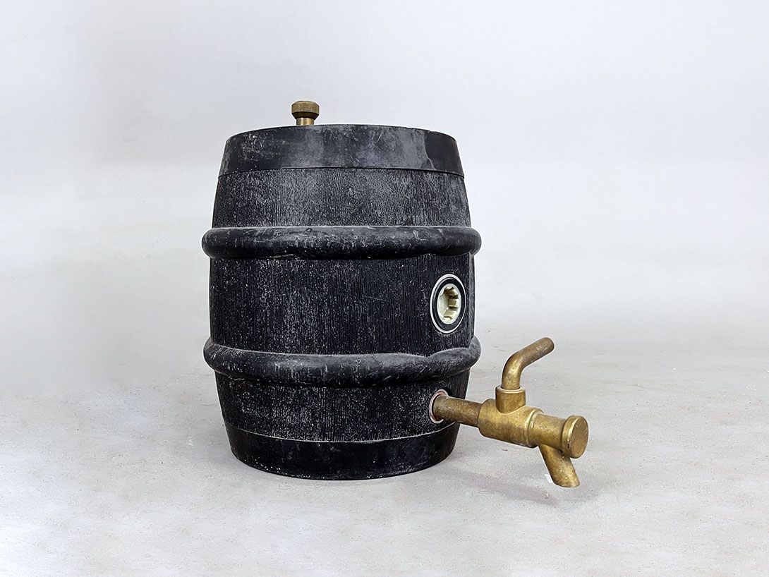 Foto Rustic Gaffel Beer Barrel with Tap Cologne h40