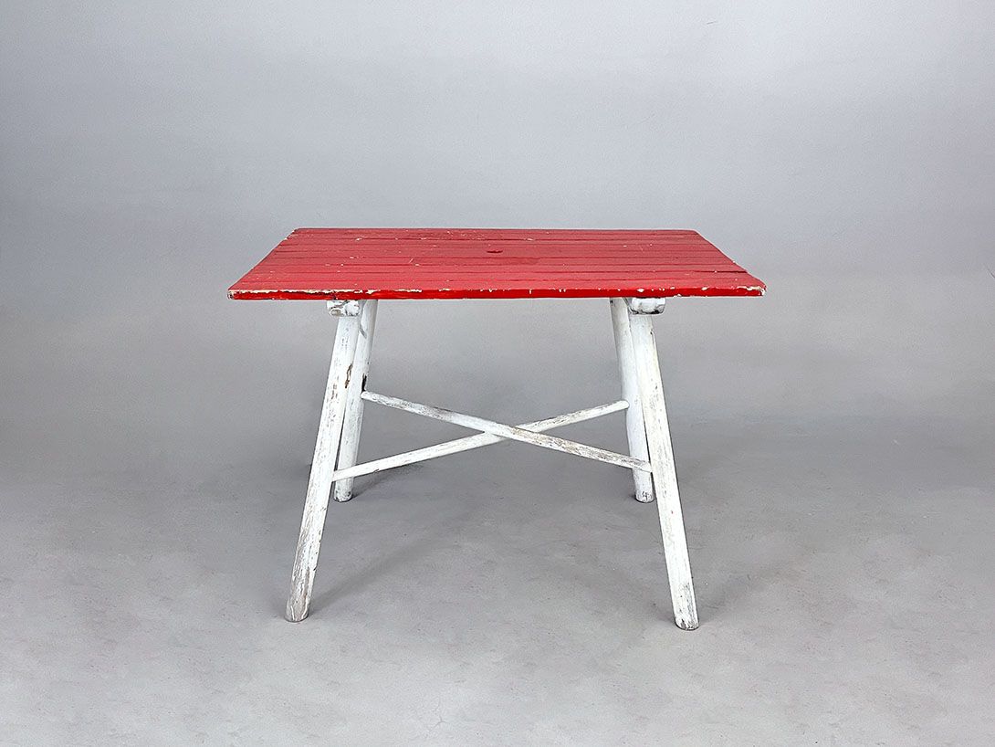 Foto Charming Red and White Wooden Garden Table h78