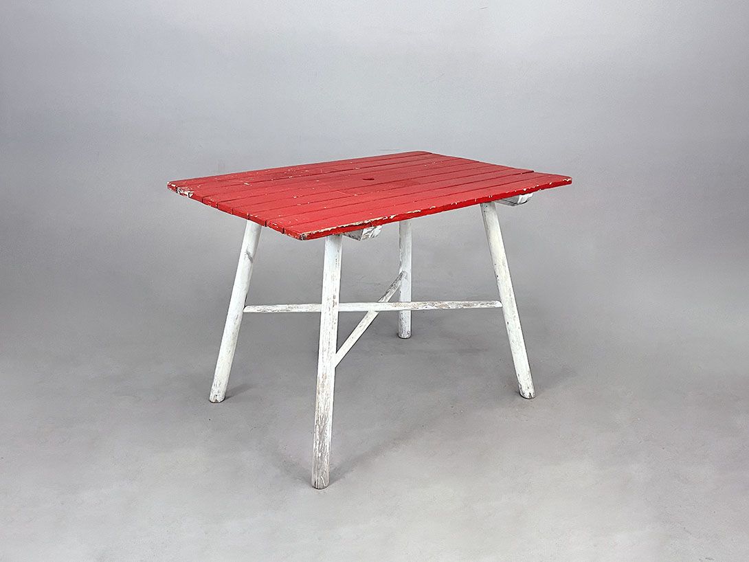 Foto Charming Red and White Wooden Garden Table h78