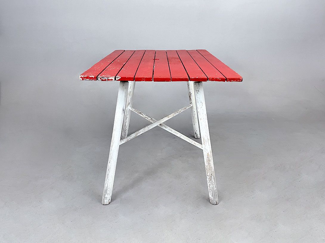 Foto Charming Red and White Wooden Garden Table h78