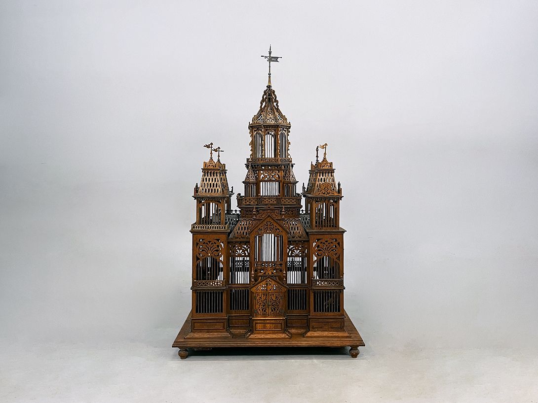 Foto Antique Huge Hand Crafted Cathedral Bird Cage h155
