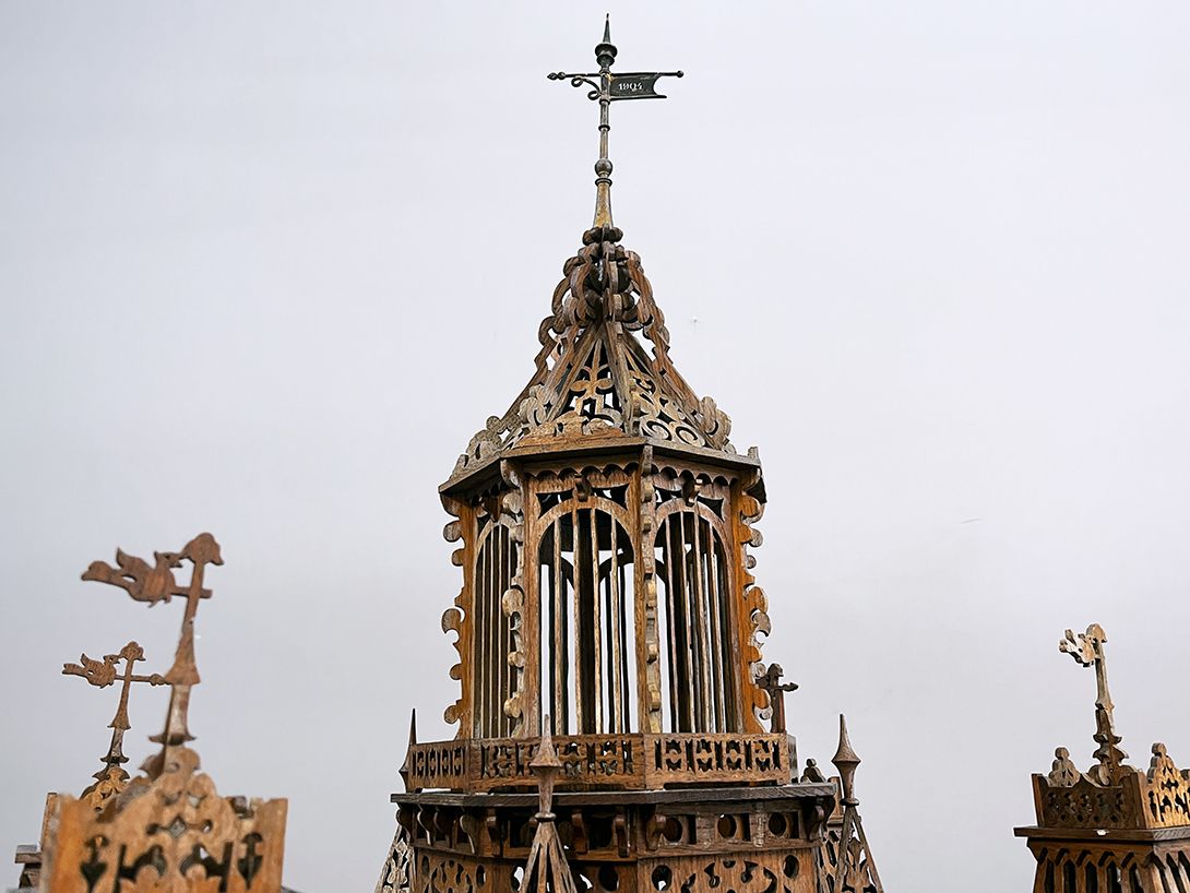 Foto Antique Huge Hand Crafted Cathedral Bird Cage h155