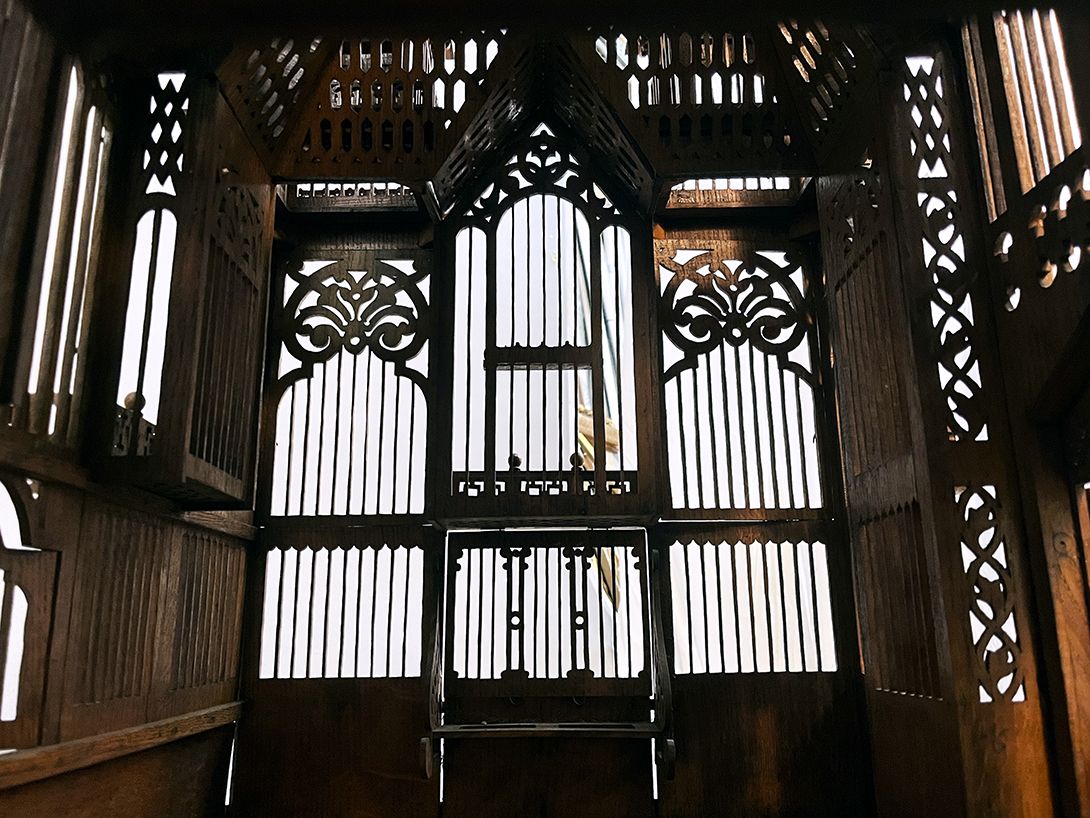 Foto Antique Huge Hand Crafted Cathedral Bird Cage h155