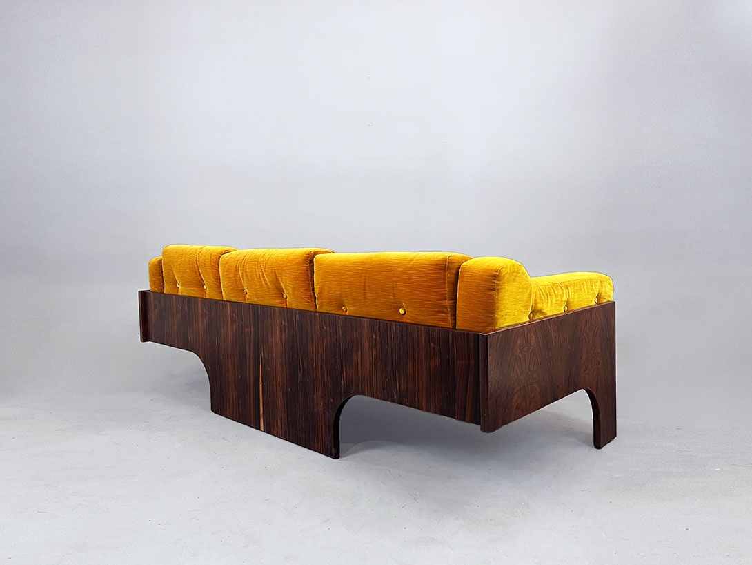 Foto Oriolo 3 Seater Rosewood and Velvet Sofa by Claudio Salocchi Italy 70s h70