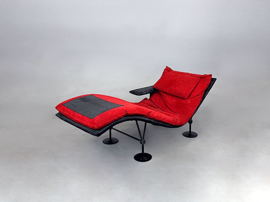 Foto Comfortable Red and Black Lounge Chair with Armrest h65