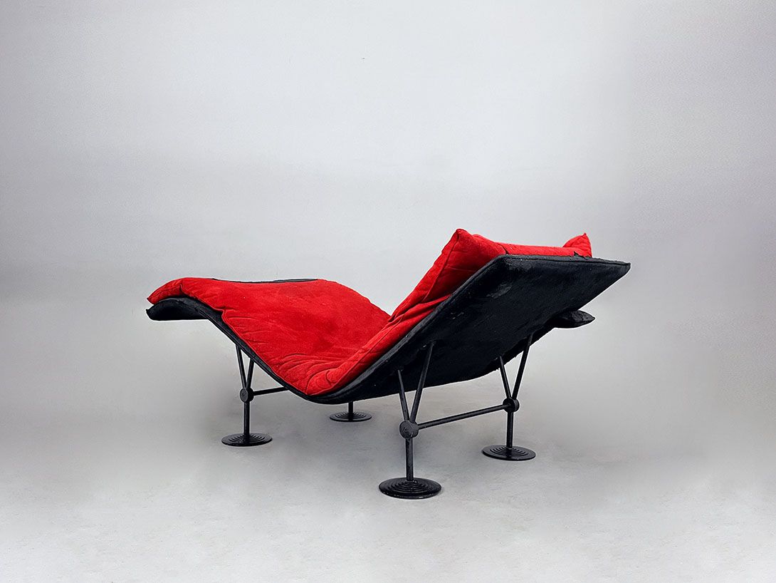 Foto Comfortable Red and Black Lounge Chair with Armrest h65