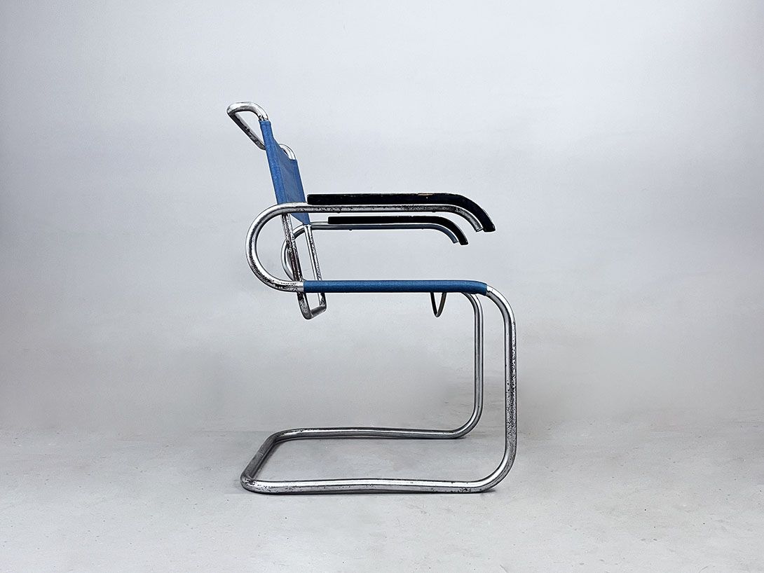 Foto Blue Bauhaus Cantilever Chair Marcel Breuer Germany 30s h86