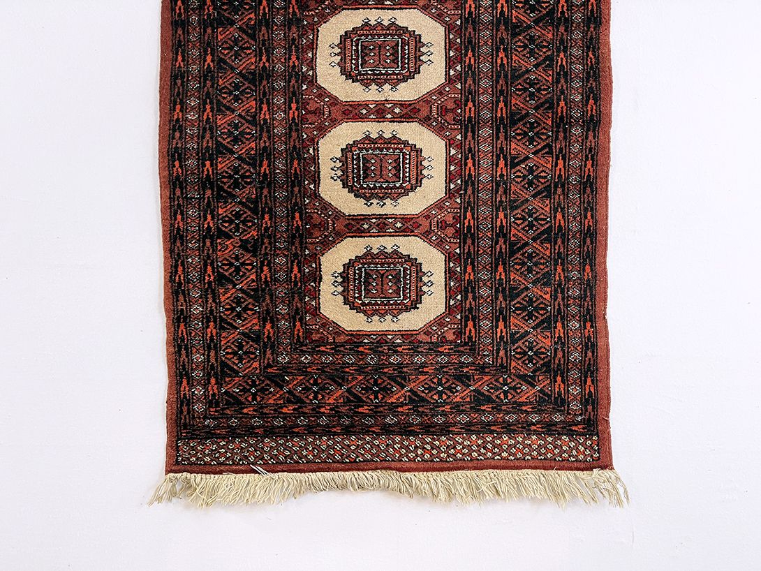 Foto Red and Black Carpet with Beige Details L135x80