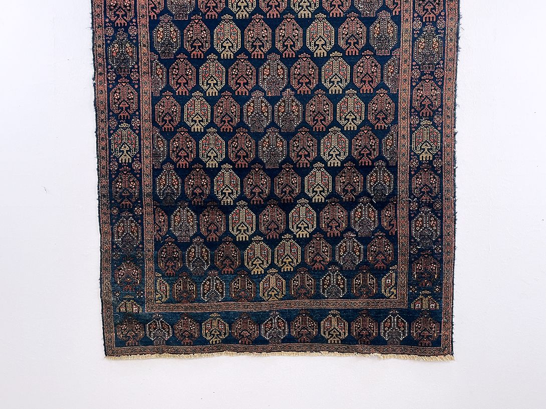 Foto Beautiful Blue Persian Carpet with an Elaborate Pattern L197x135