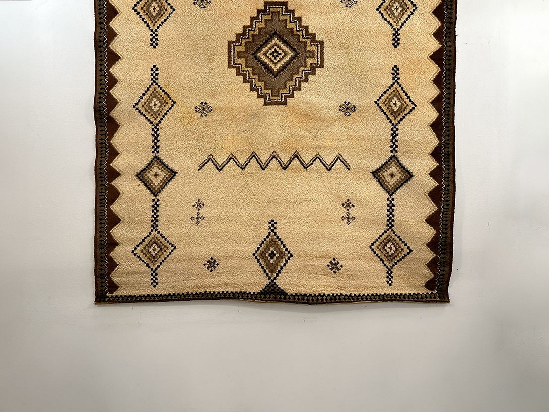 Foto Huge Sidi Adoros Berber Carpet with Geometric Pattern L340x250