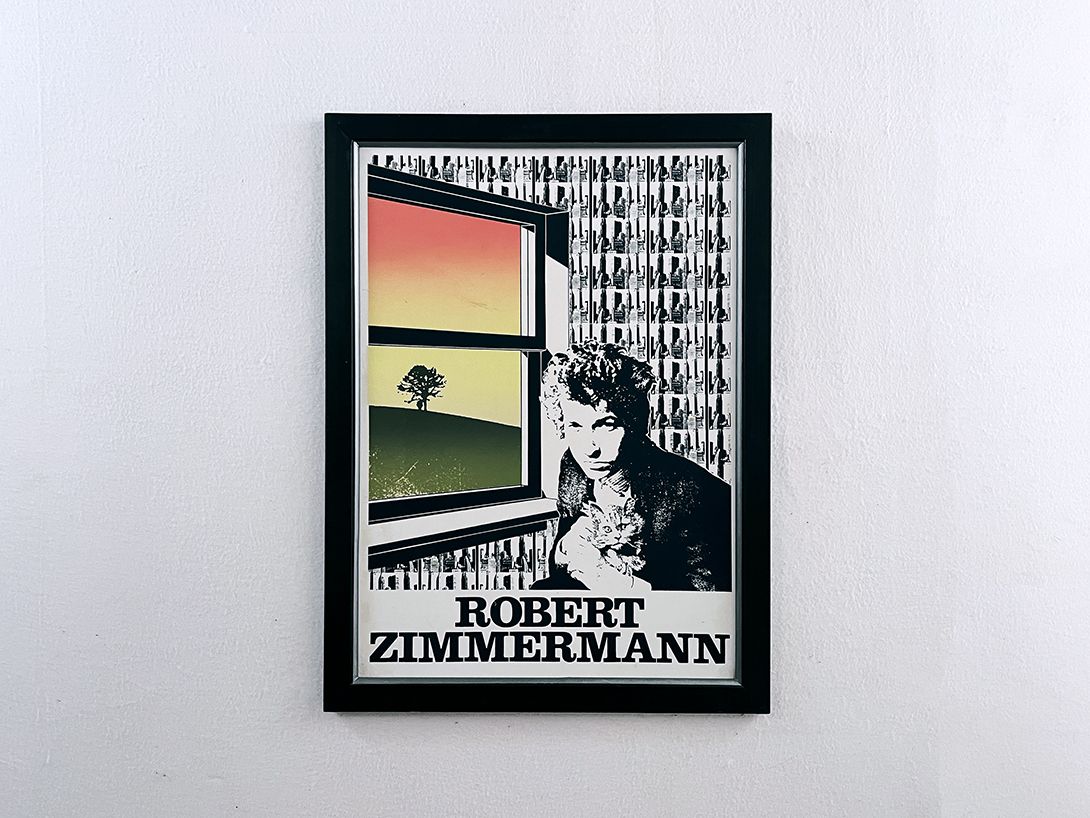 Foto Robert Zimmermann aka Bob Dylan with a Cat in his Arms in Front of a Window h96 37B13