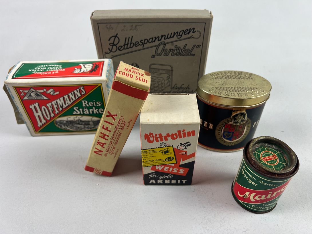 Foto Various Cleaning and Bed Products Germany 1950s