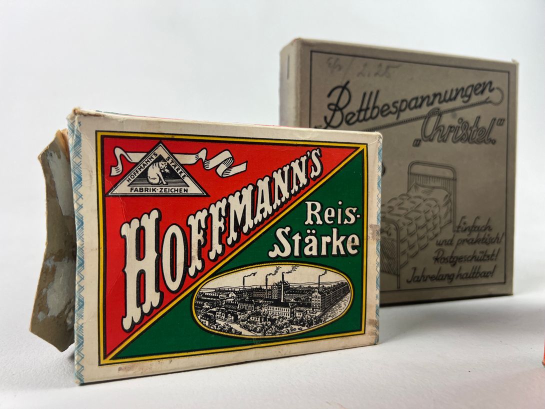 Foto Various Cleaning and Bed Products Germany 1950s