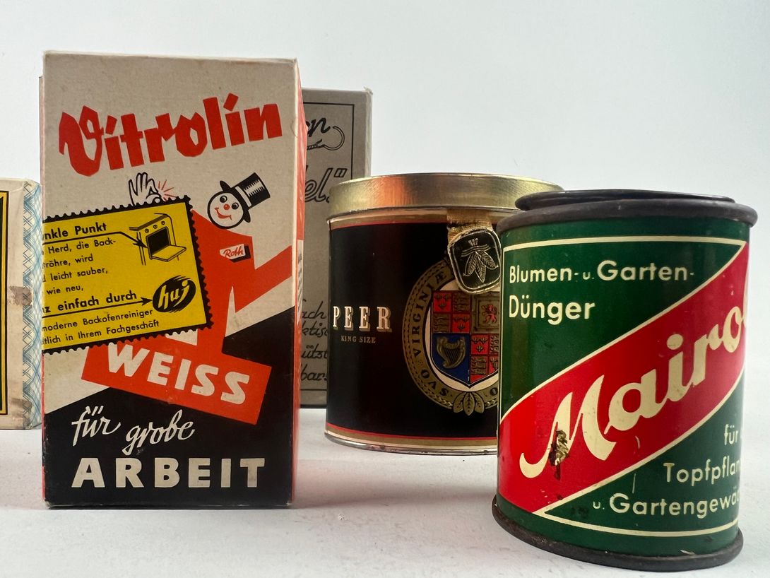 Foto Various Cleaning and Bed Products Germany 1950s