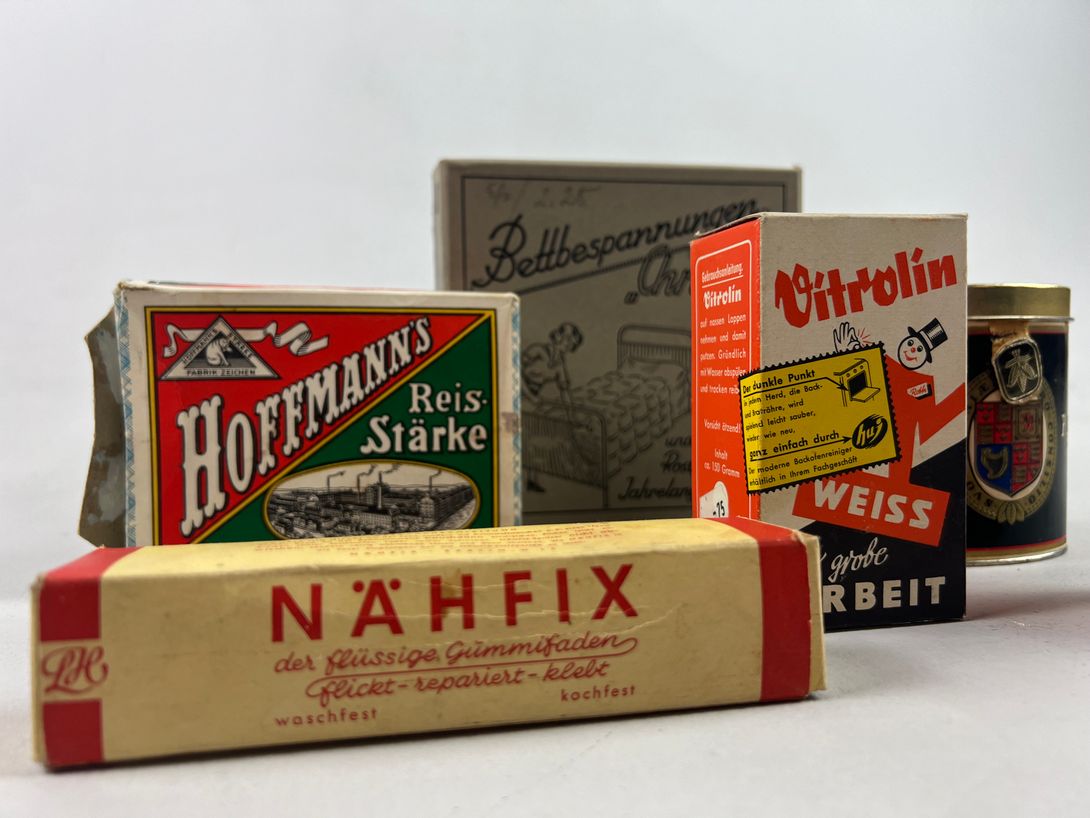 Foto Various Cleaning and Bed Products Germany 1950s
