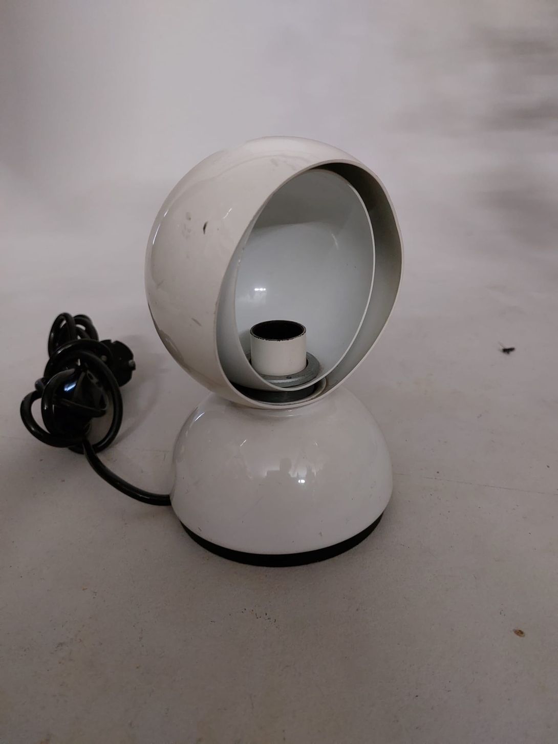 Foto Eclisse Table Lamp White Italy 1967 by Vico Magistretti h18