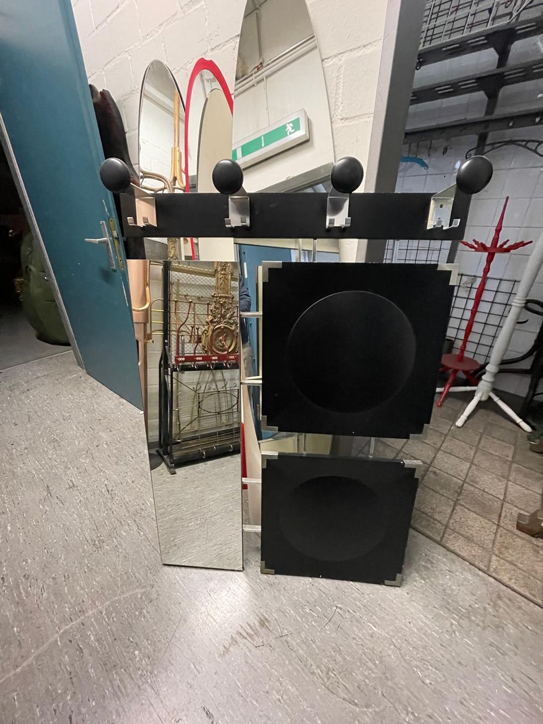 Foto Black and Chrome 70s Coat Rack with Mirror
