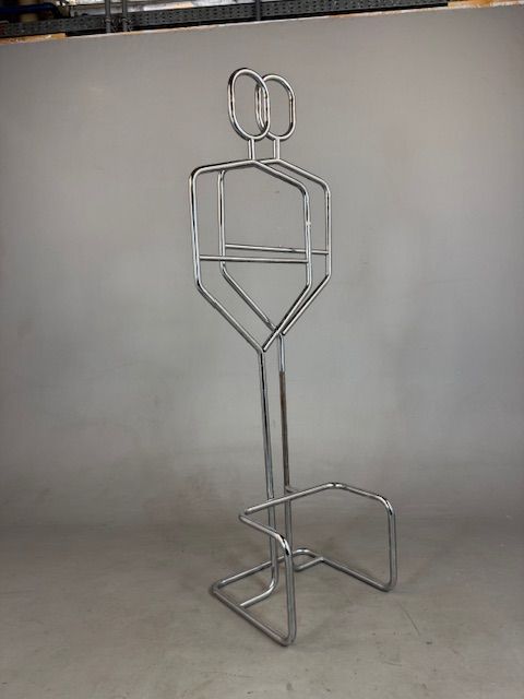 Foto Chrome Standing Coat Racks in the Shape of Persons