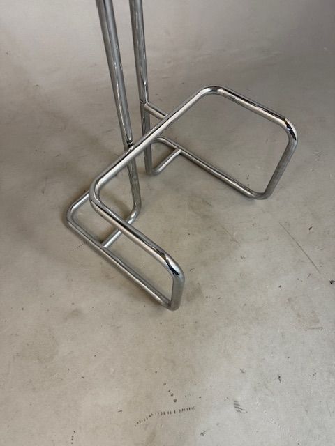 Foto Chrome Standing Coat Racks in the Shape of Persons