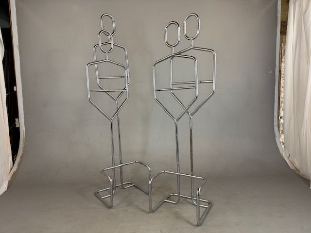 Foto Chrome Standing Coat Racks in the Shape of Persons