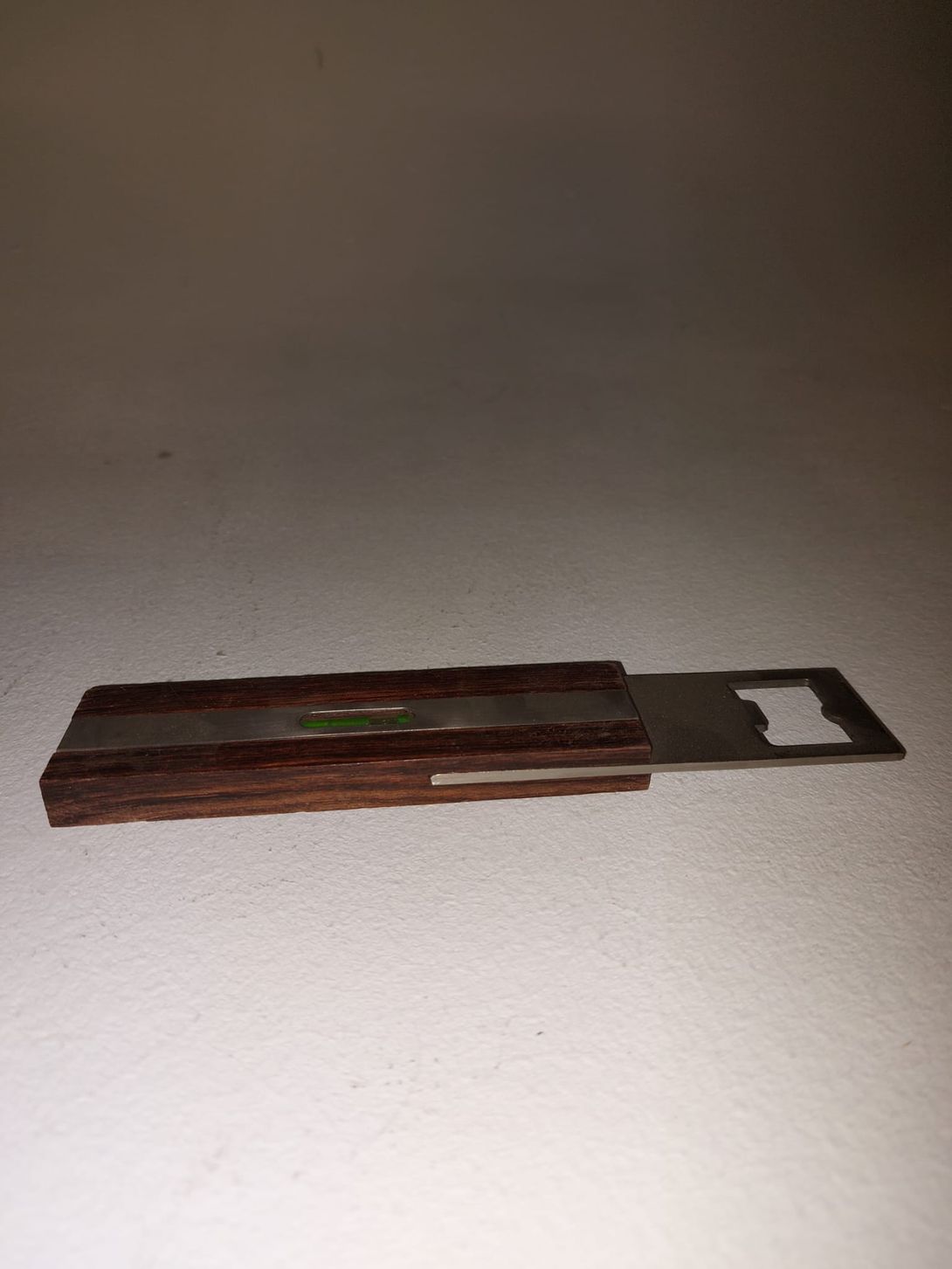 Foto Bottle Opener Teak with Spirit Level
