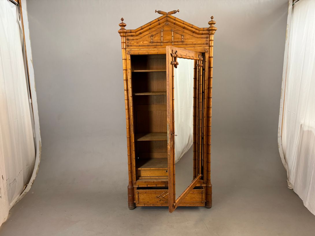 Foto Colonial Bamboo Cabinet Tsing Tao 1910 h236