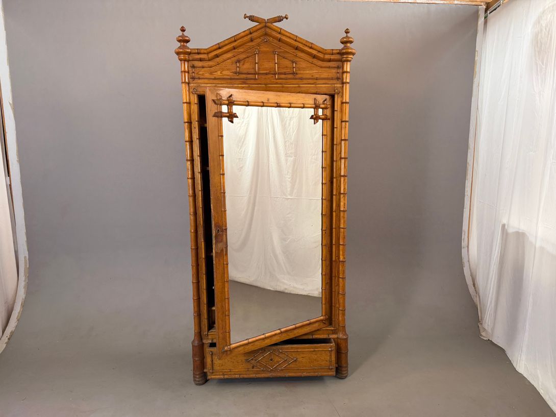 Foto Colonial Bamboo Cabinet Tsing Tao 1910 h236