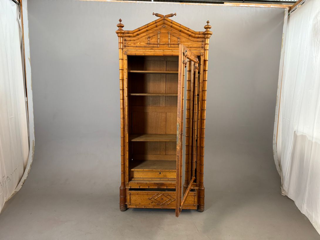Foto Colonial Bamboo Cabinet Tsing Tao 1910 h236