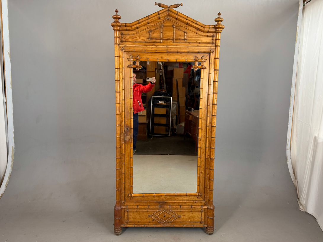 Foto Colonial Bamboo Cabinet Tsing Tao 1910 h236